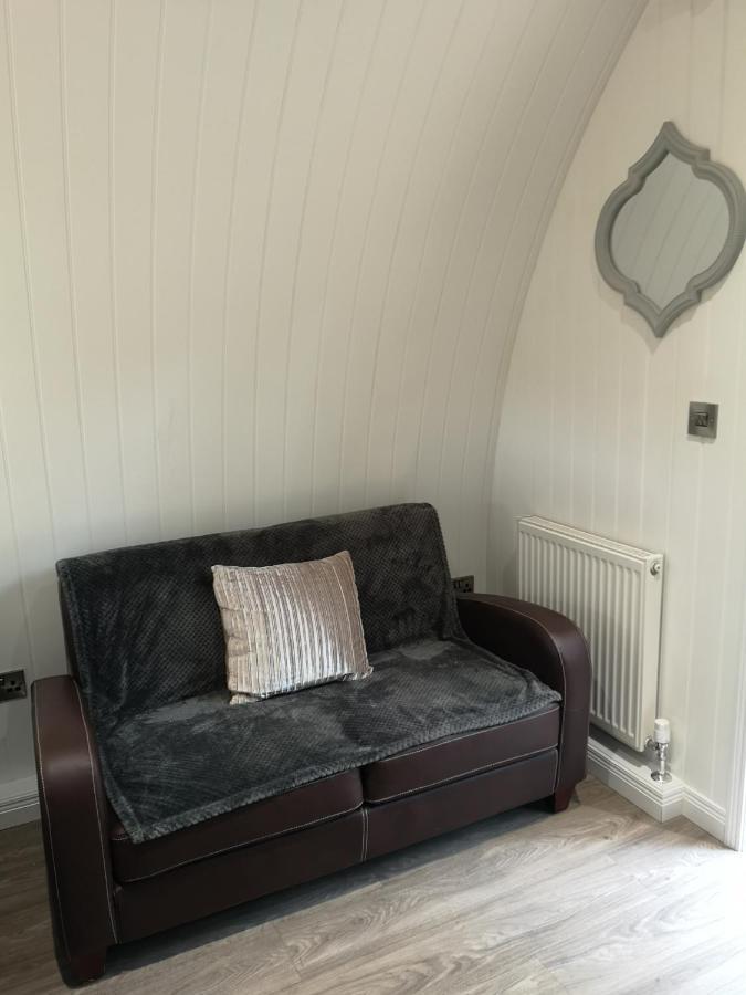 The Pod-Hot Tub-Woodland Lodges-St Clears-كرمرثن المظهر الخارجي الصورة